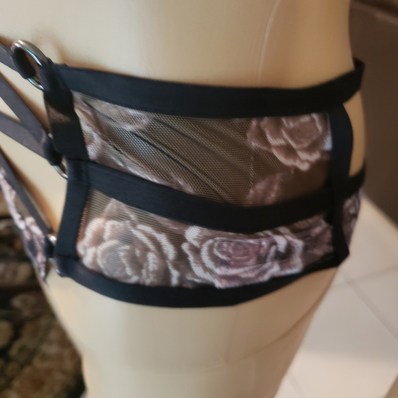 3 Victoria secret woman panties - Picture 4 of 8